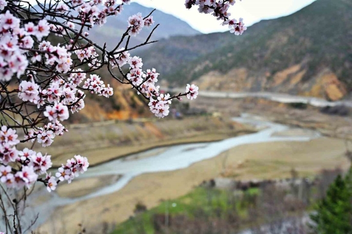 Gumushane De Bahar Ve Kisin Renkli Bulusmasi 2 1774245965