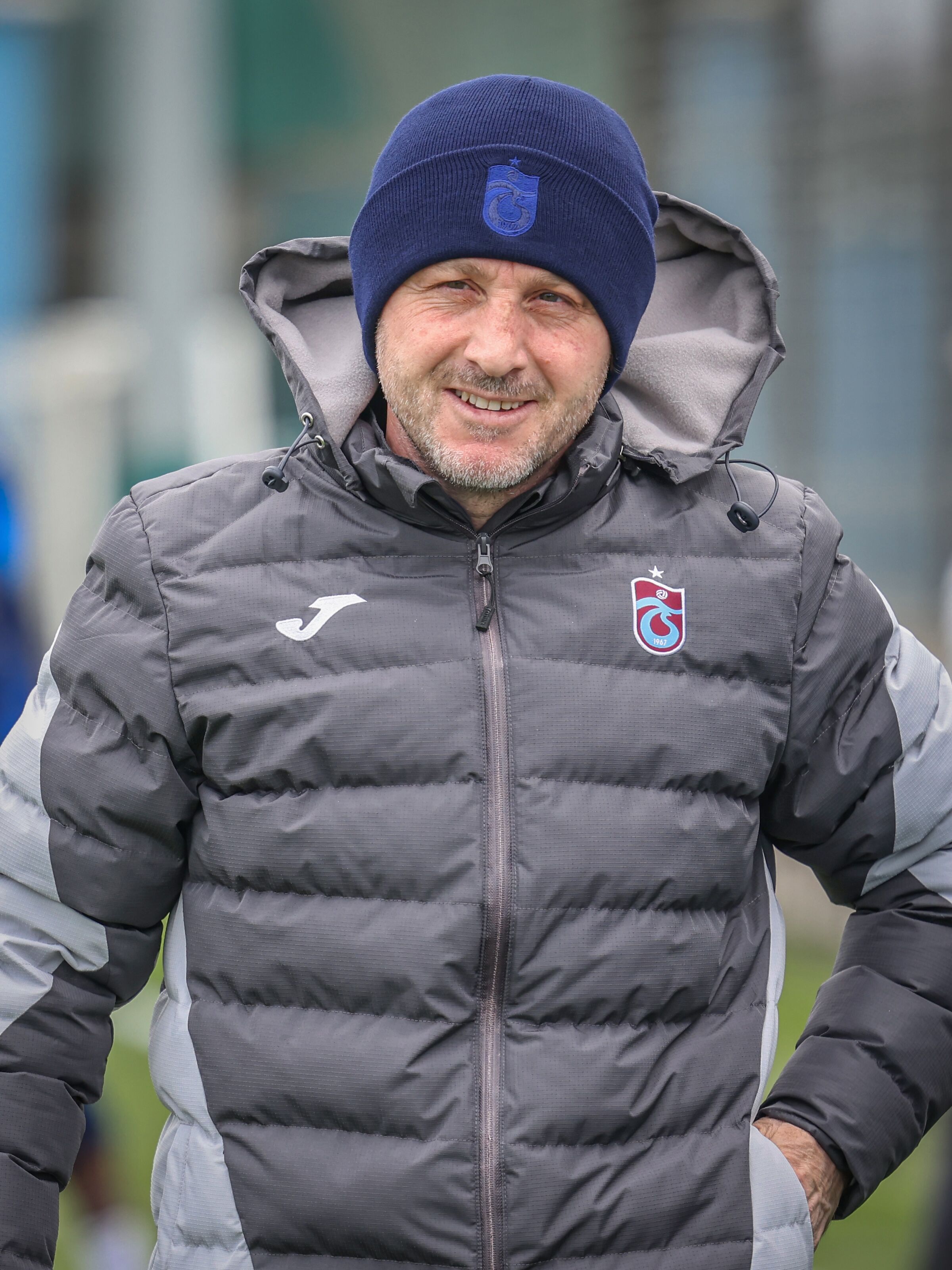 H C4V9 Nz X U A A M4S