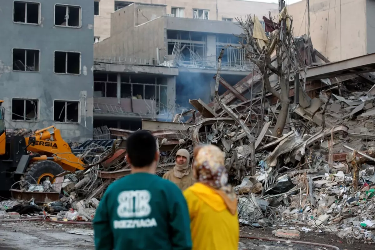 Iran Da Hayatini Kaybedenlerin Sayisi 787 Ye 19619433 7973 Amp