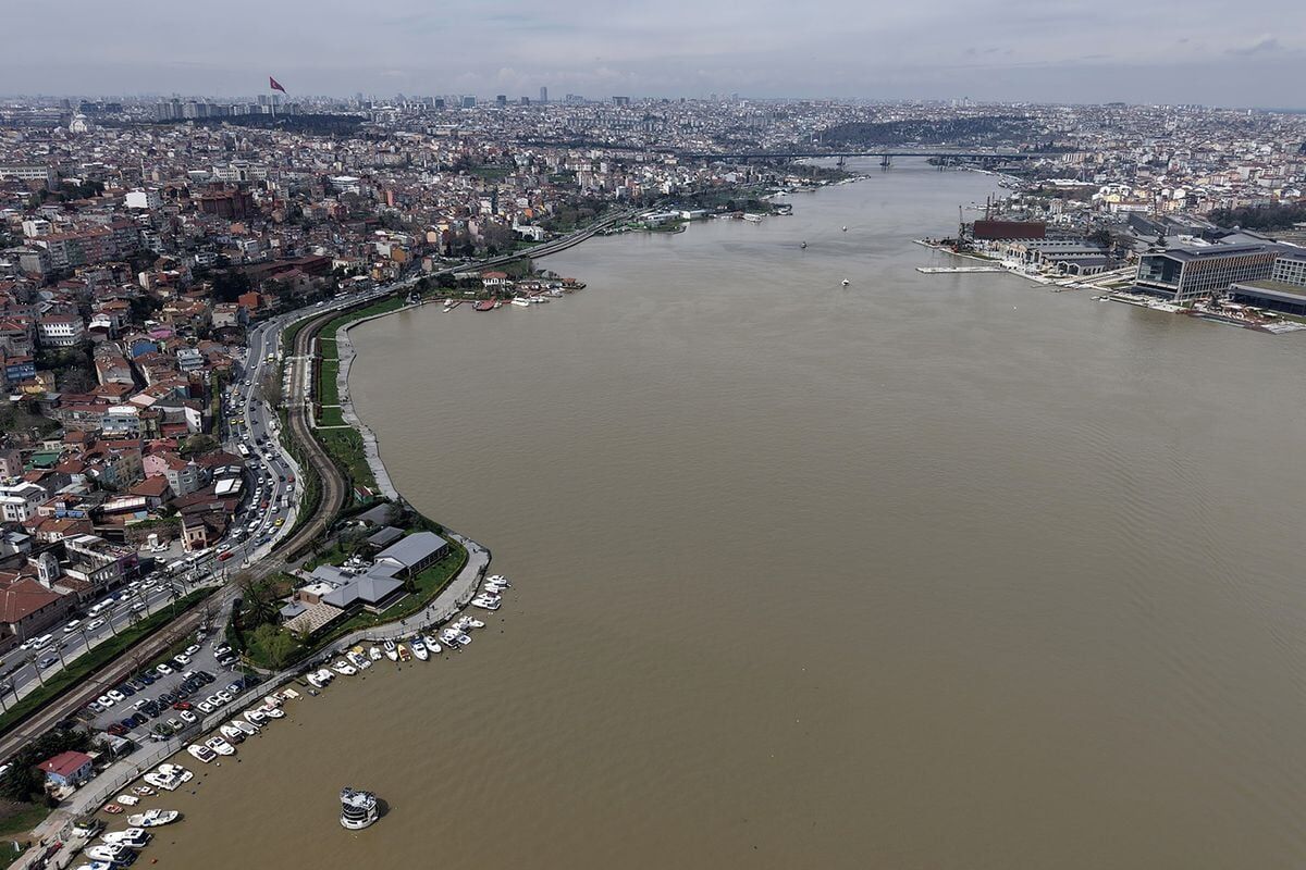 Istanbul Bogazi Nda Renk Degisimi Camurlu Su Akisi Etkili Oldu 19703428 6371 Amp