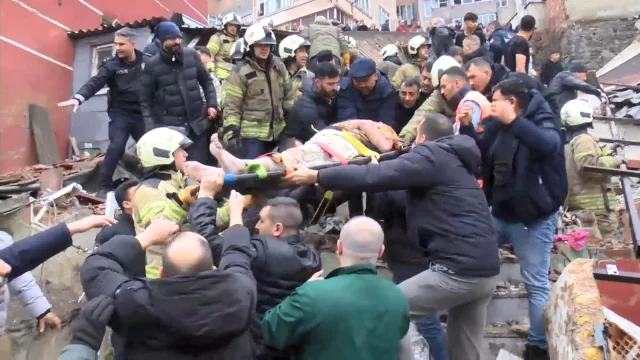 Istanbul Fatih Te Iki Bina Coktu Enkaz Altinda 19678416 5882 M