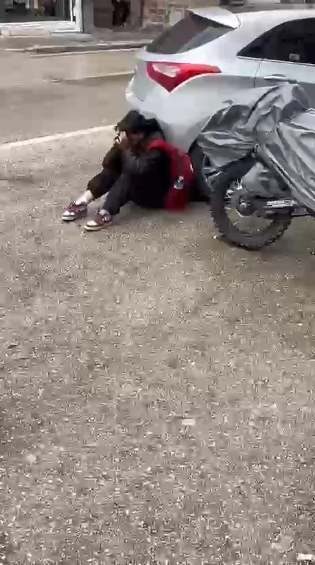 Kiz Ogrenci Tartistigi Akranini Yere Yatirip 7 19690853 O