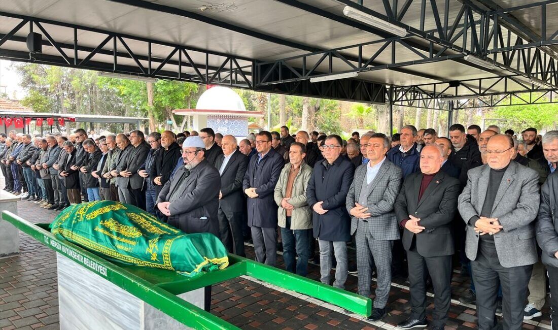 Mersinde Kalp Krizinden Olen Eski Futbolcu Hakan Turgutun Cenazesi Defnedildi 3F5B3Ddad3B0 1100X650