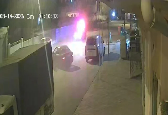 Polisten Kacarken Araciyla Belediye Iscisinin 19657975 9696 M