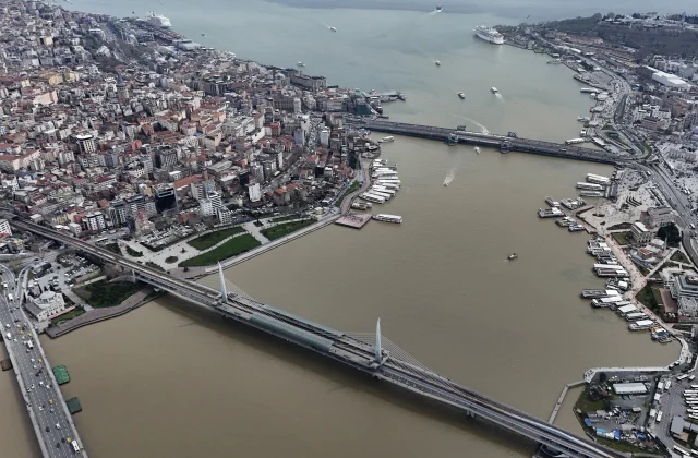 Saganak Sonrasi Istanbul Bogaz 19703428 4219 2 M