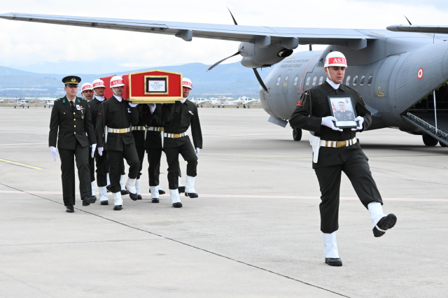 Sehit Binbasi Tastekin Icin Ce 19684288 1568 4 M