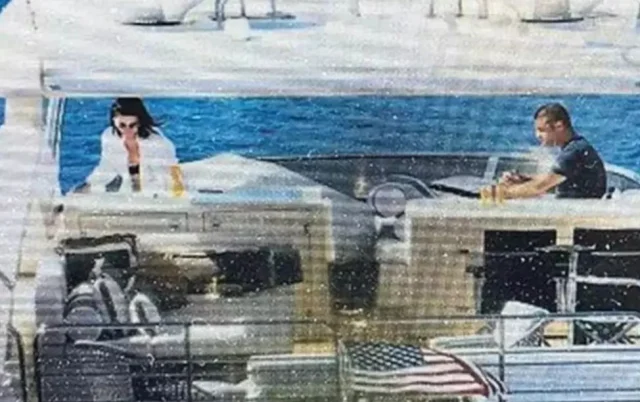 Sibel Can 11 Yas Kucuk Sevgilisini Hediyelere 19665733 5440 M