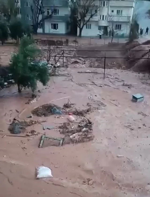 Sirnak Ta Saganak Sele Donustu Dereler Tasti 19675224 619 M