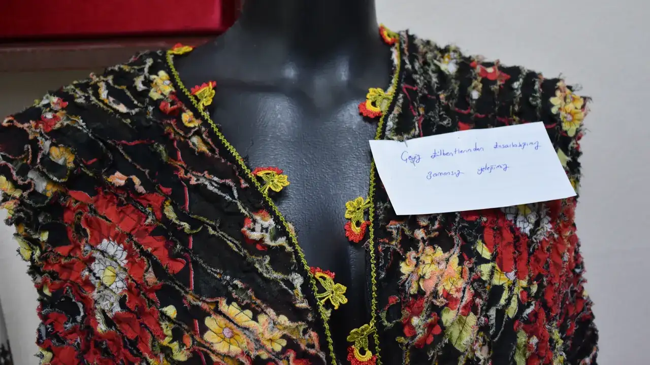 Trabzonda Kadinlar Eski Kumaslari Sik Kiyafetlere Donusturuyor 002