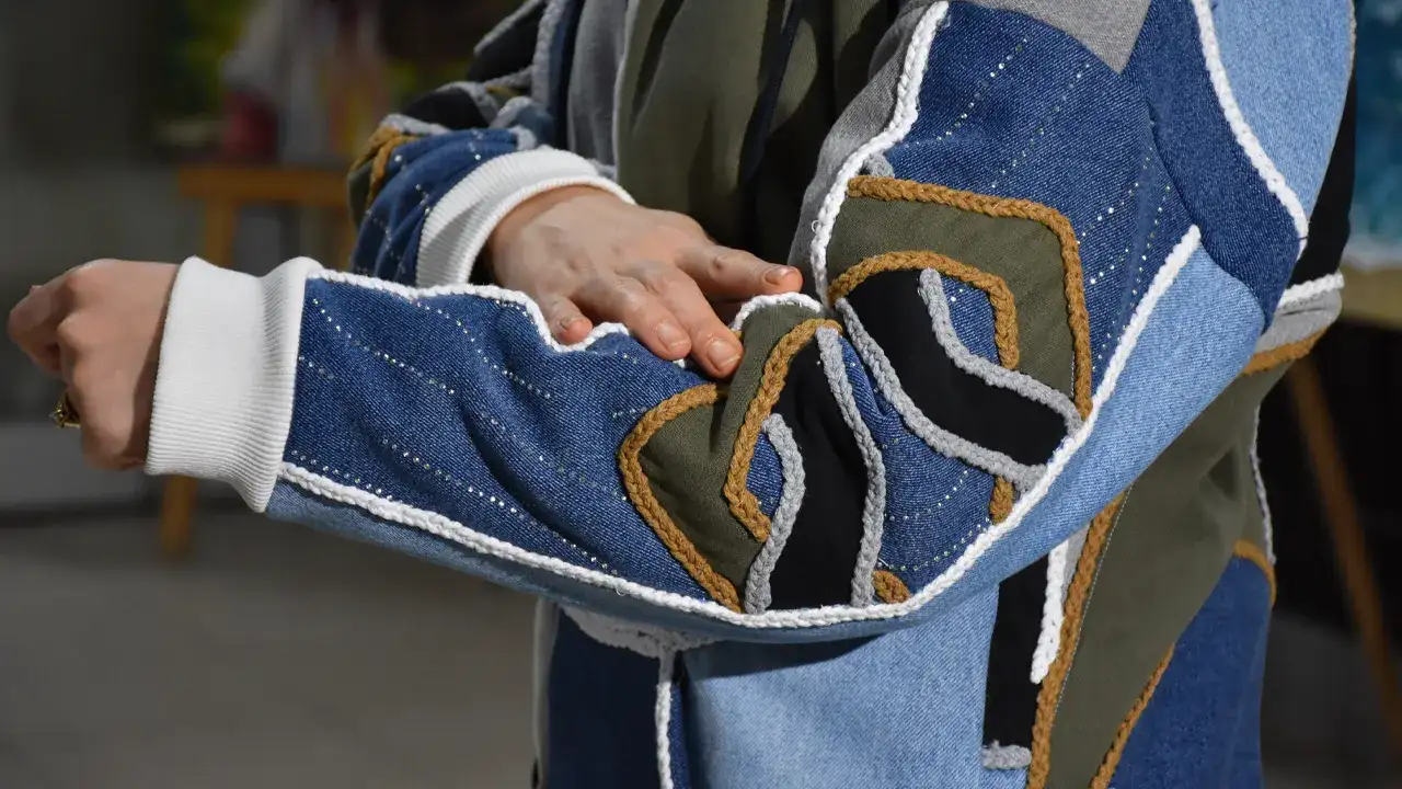 Trabzonda Kadinlar Eski Kumaslari Sik Kiyafetlere Donusturuyor