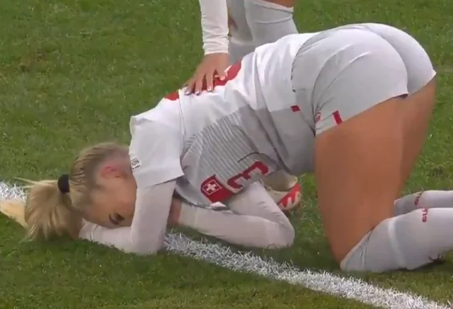 Unlu Kadin Futbolcu Alisha Lehmann Bu Kez Korkuttu 19690763 2330 M