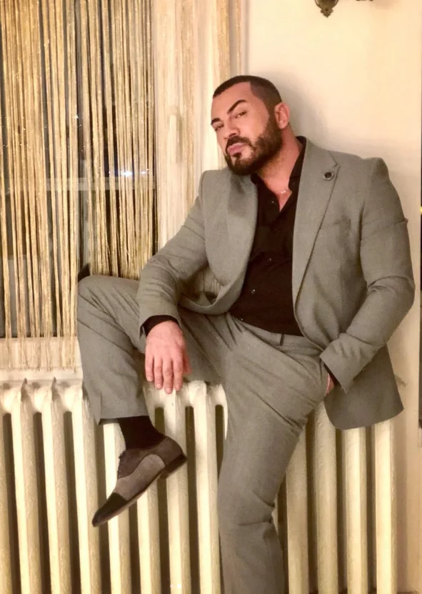 Unlu Sarkici Rober Hatemo Dan Kafa Karistiran 19697749 1399 M