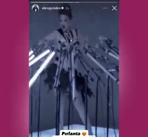 Unluleri Birbirine Dusuren Kavgaya Ebru Gundes De 19631285 399 M