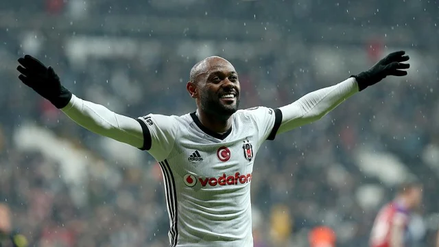 Vagner Love 41 Yasinda Futbolu Birakti 19683380 7805 M