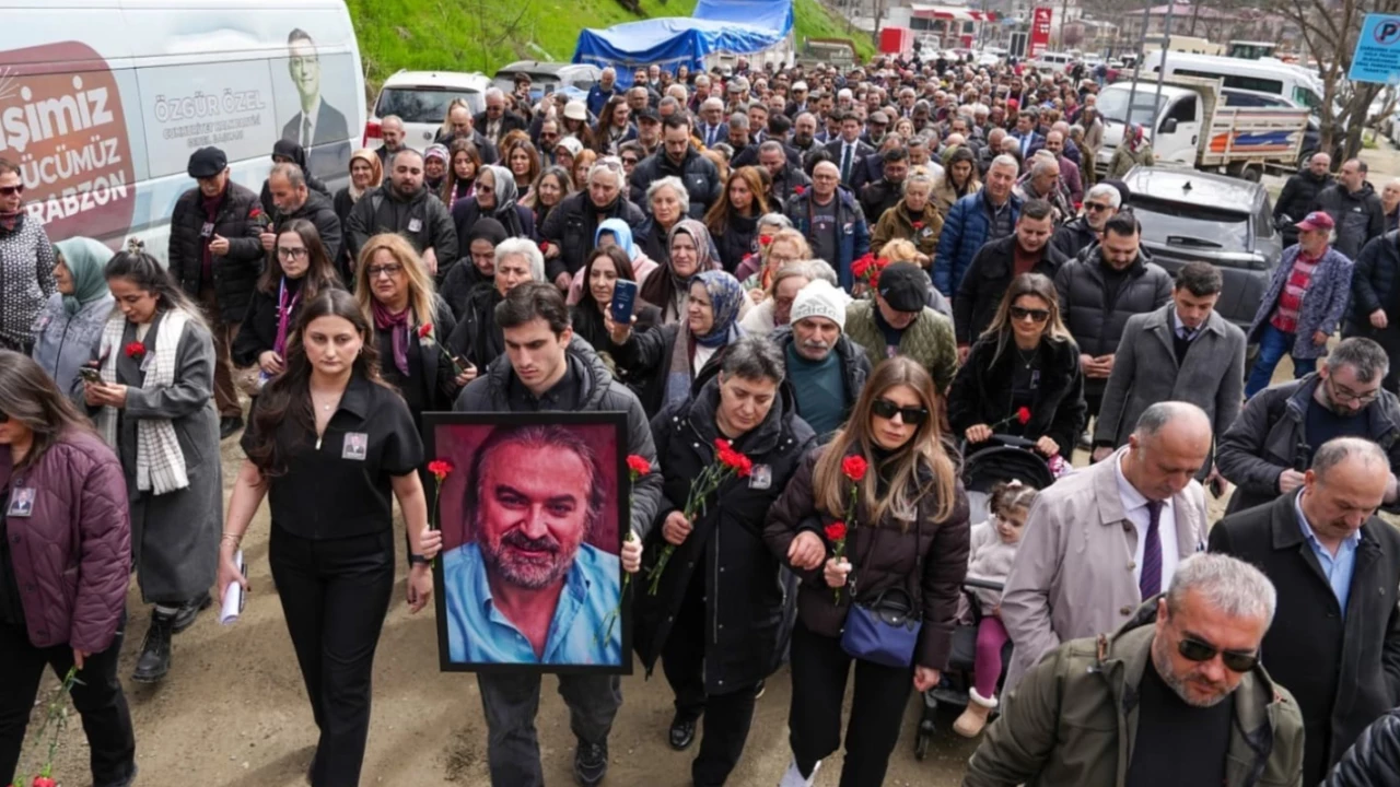 Volkan Konak Olumunun 1 Yildonumunde Mezari Basinda Anildi Qhxd