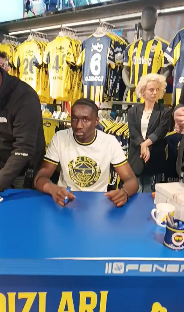 Yagmura Camura Aldirmadilar Ne 19684909 2145 2 M