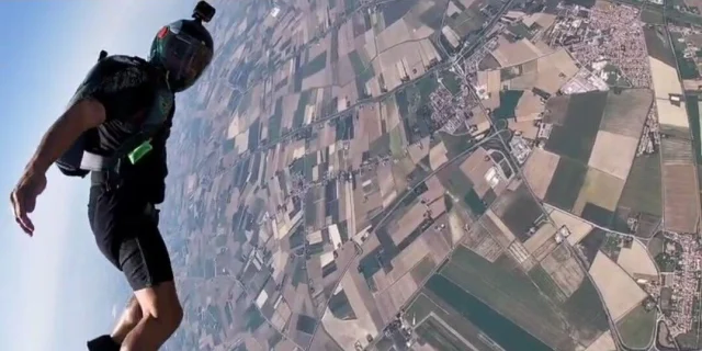 Yeni Parasutunu Test Ederken Hayatini Kaybetti 19698054 7229 M