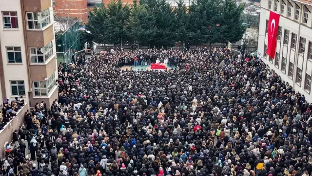 Yuzlerce Meslektasi Fatma Nur Ogretmeni Son 19619677 3091 M