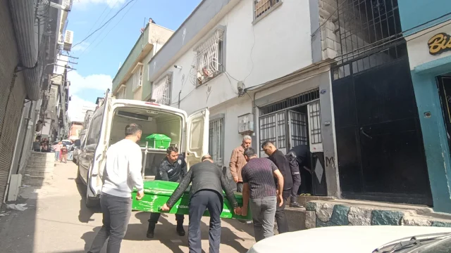 14 Yasindaki Kiz Cocugu Babasi 19779360 3314 1 M