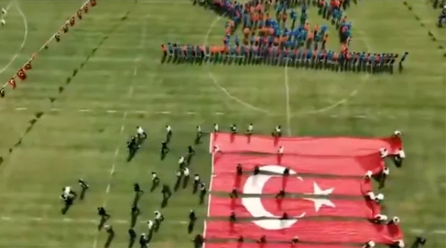 23 Nisanda Yere Serilen Turk B 60F1B53255 3215 1 M