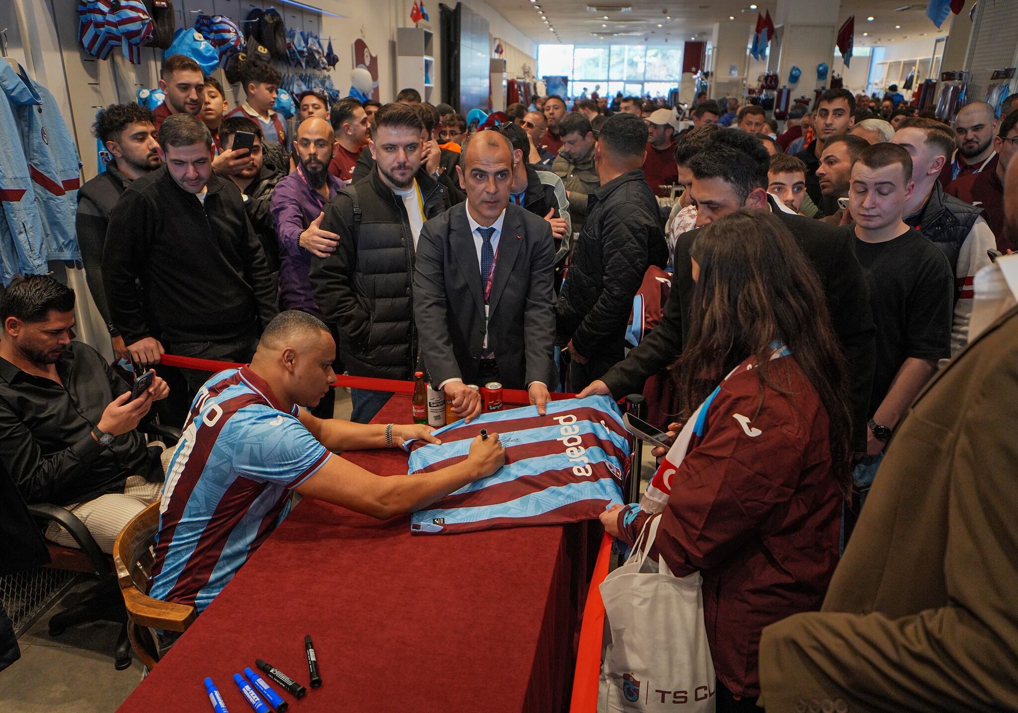 661762047 1541080070706456 5597194469855836424 N