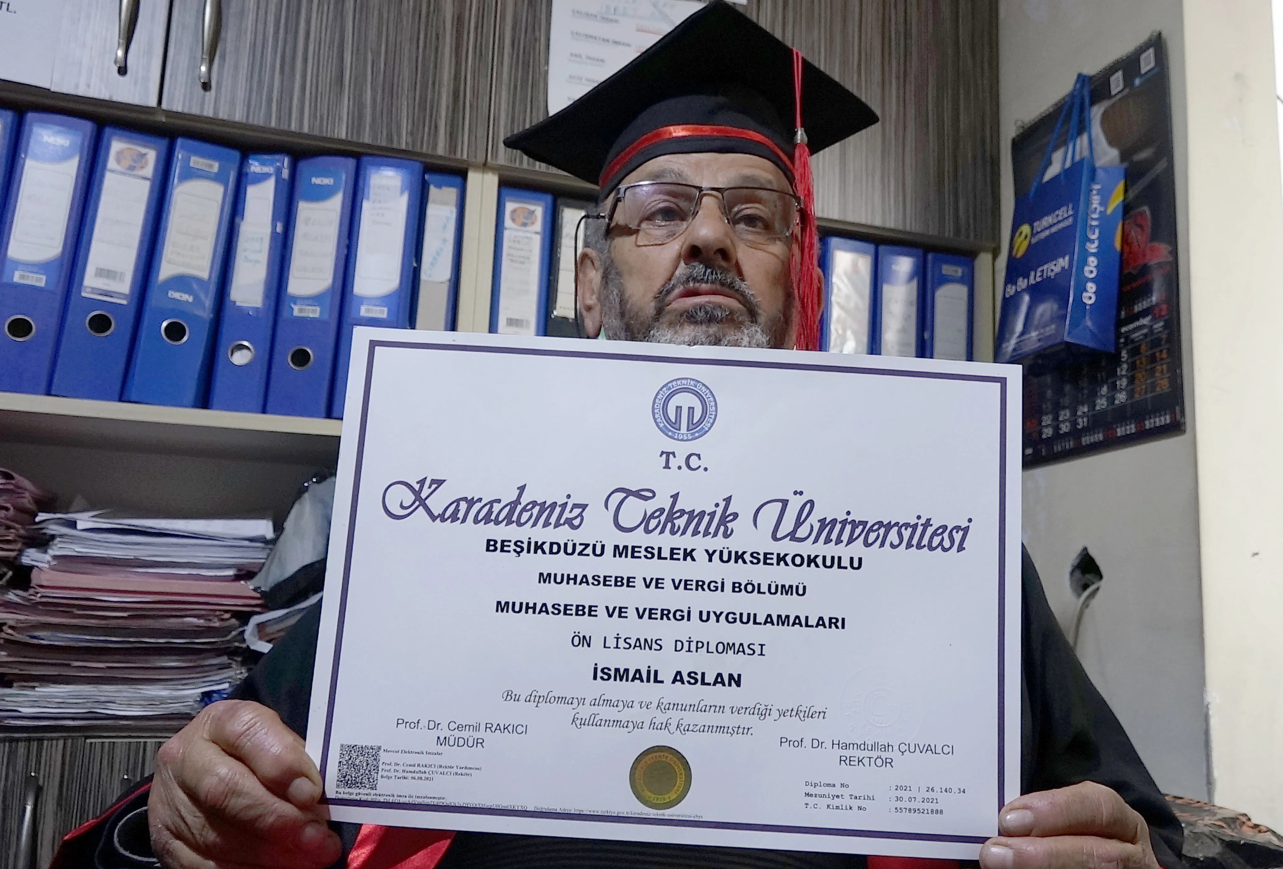 77 Y A S I N D A K I A R Z U H A L C I N I N U N I V E R S I T E A Z M 1228401 365393