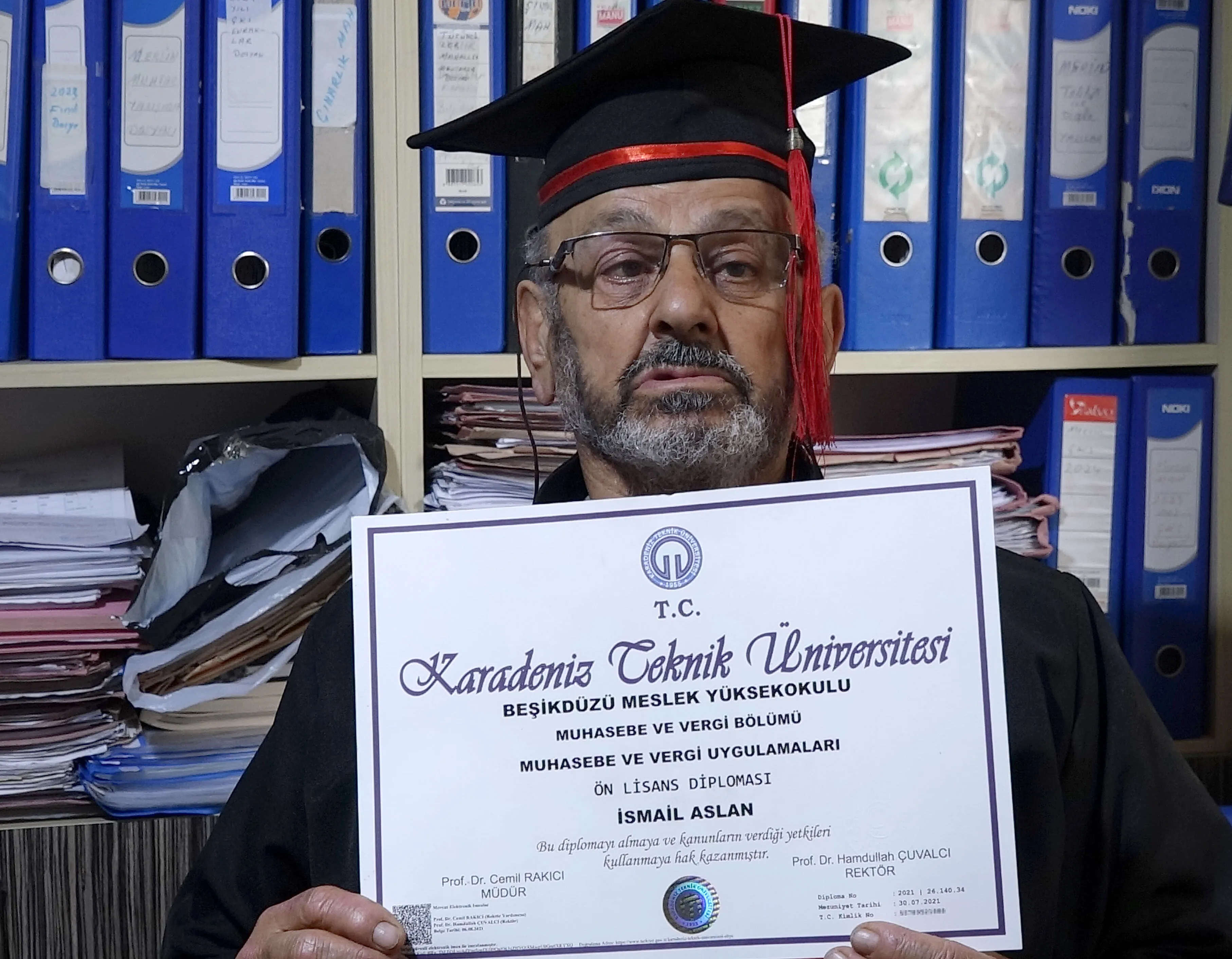 77 Y A S I N D A K I A R Z U H A L C I N I N U N I V E R S I T E A Z M 1249976 365393