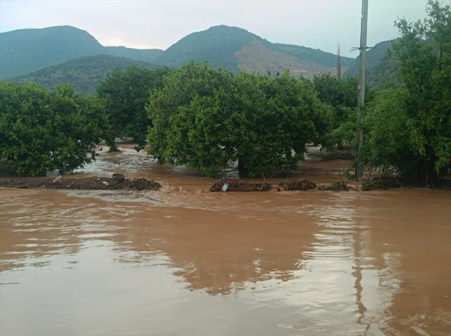 Adananin Kozan Ilcesini Sel Vu 19791496 6519 5 M