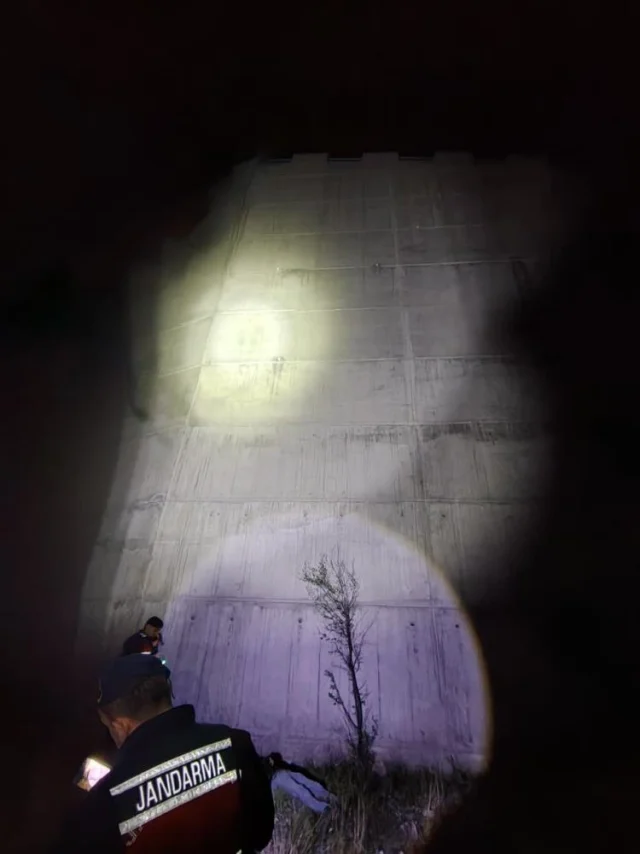 Artvinde 70 Metrelik Duvardan 19720222 4203 1 M