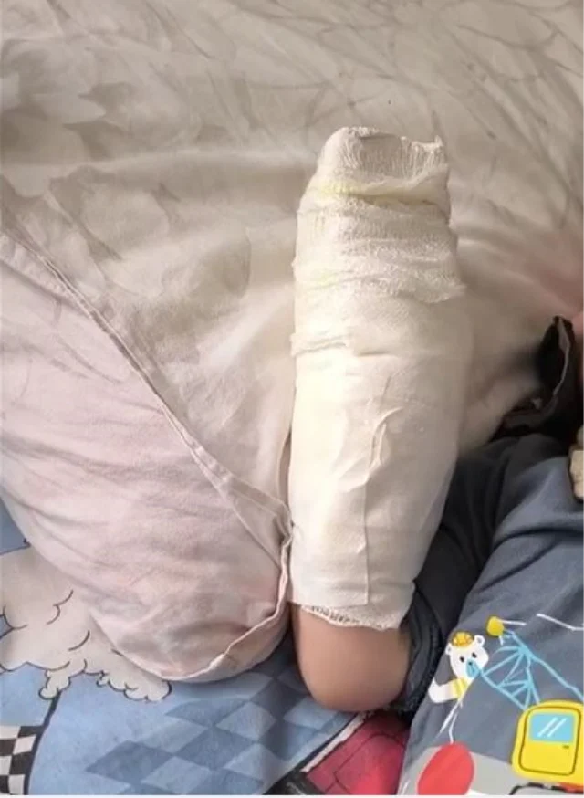 Avmde Yuruyen Merdivene Eli Si 19732479 9499 3 M