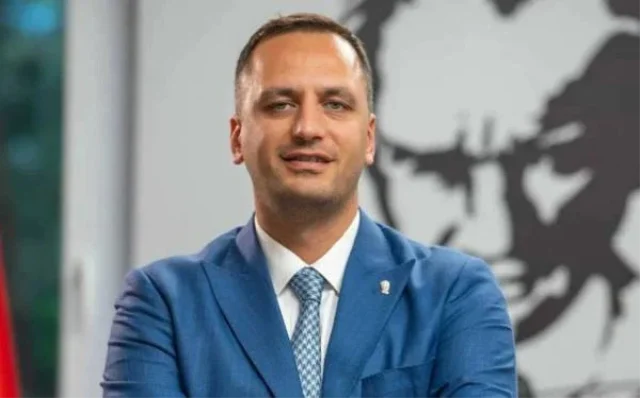 Bornova Belediye Baskani Omer 19736133 8323 2 M