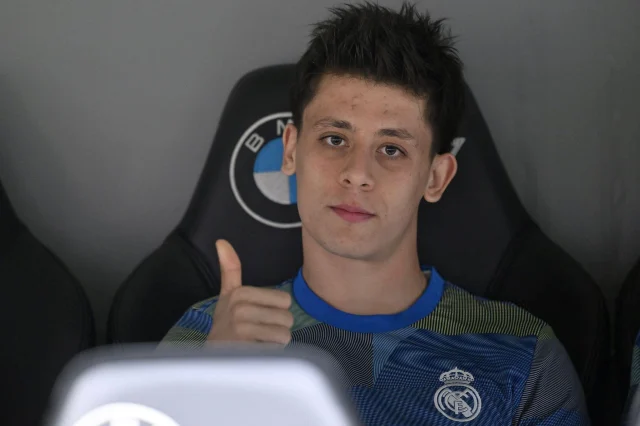 Dun Yine Maca Gitmis Duru Naym Afd9D95Adf 4628 2 M