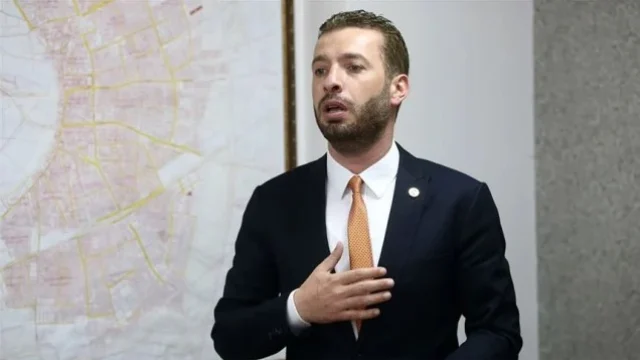 Ekrem Imamoglunun Makam Soforl 19774125 4239 1 M