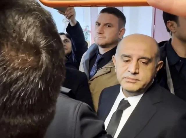 Ekrem Imamoglunun Makam Soforl 19774125 6271 1 M