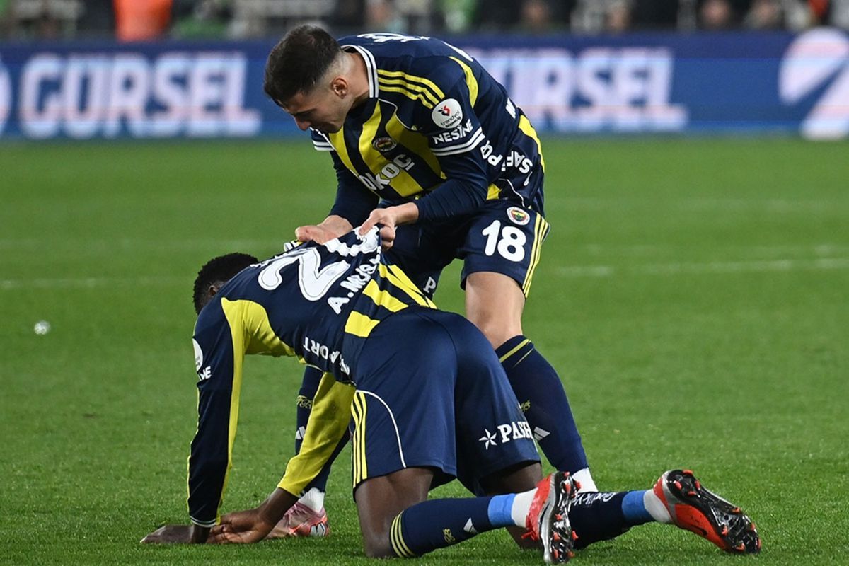 Fenerbahce 10 Kisi Kalan Caykur Rizespor 19759936 7682 Amp
