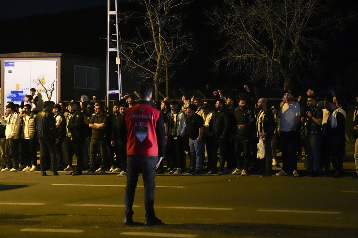 Fenerbahce Ye Samandira Da Tepkili Karsilama 19783396 2547 Amp