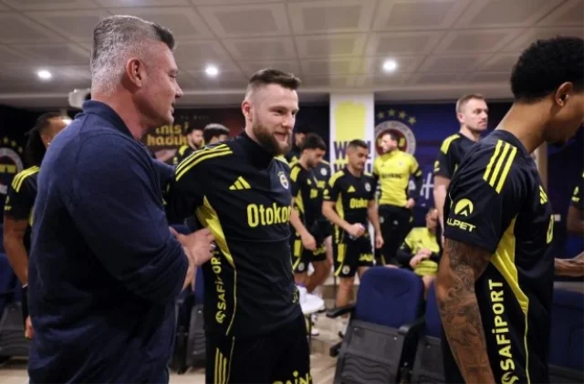 Fenerbahcede Derbi Oncesi Surp 9884493A5E 9056 1 M