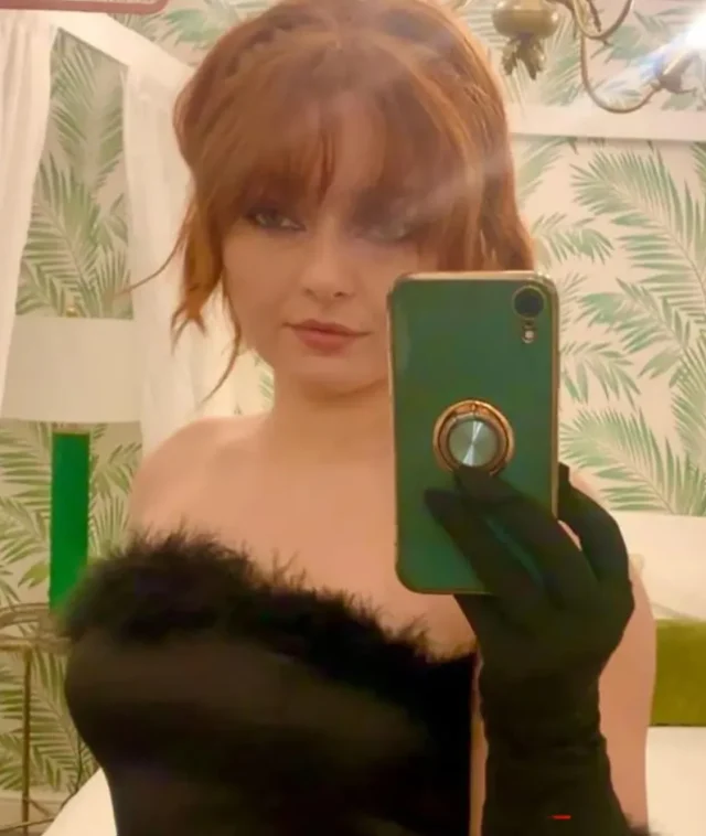 Gorev Basinda Erkek Arkadasina 1Feac4B0F3 9181 2 M