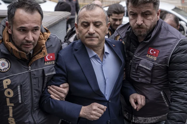 Gulistan Doku Dosyasinda Kilit A0F5Cd2E0F 7401 3 M