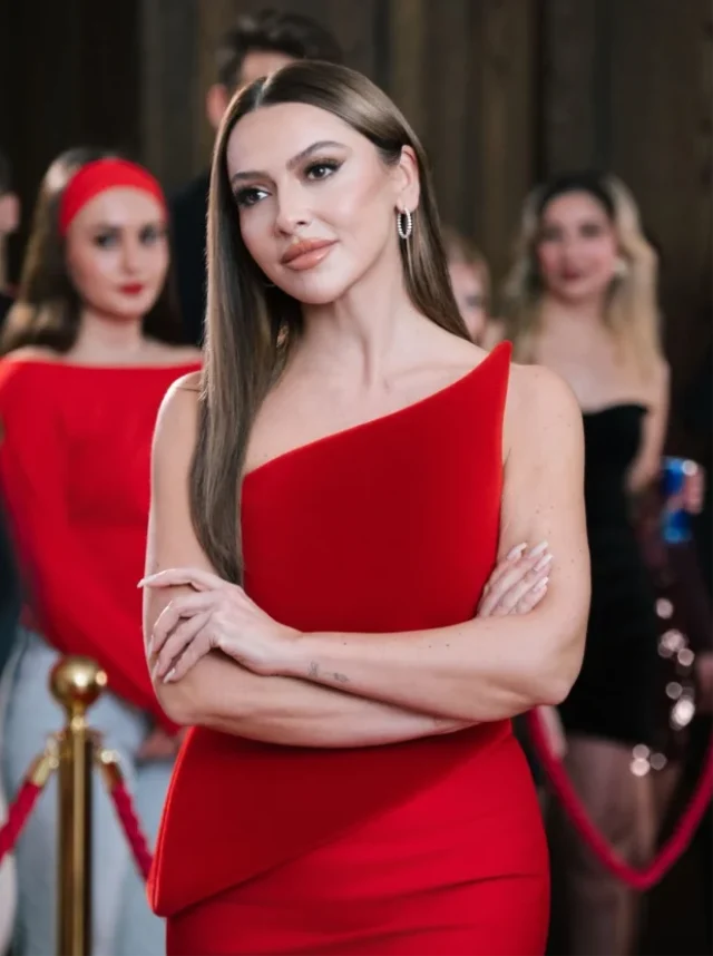 Hadiseden Prno Figuru Gibi Kos 19717237 6746 4 M