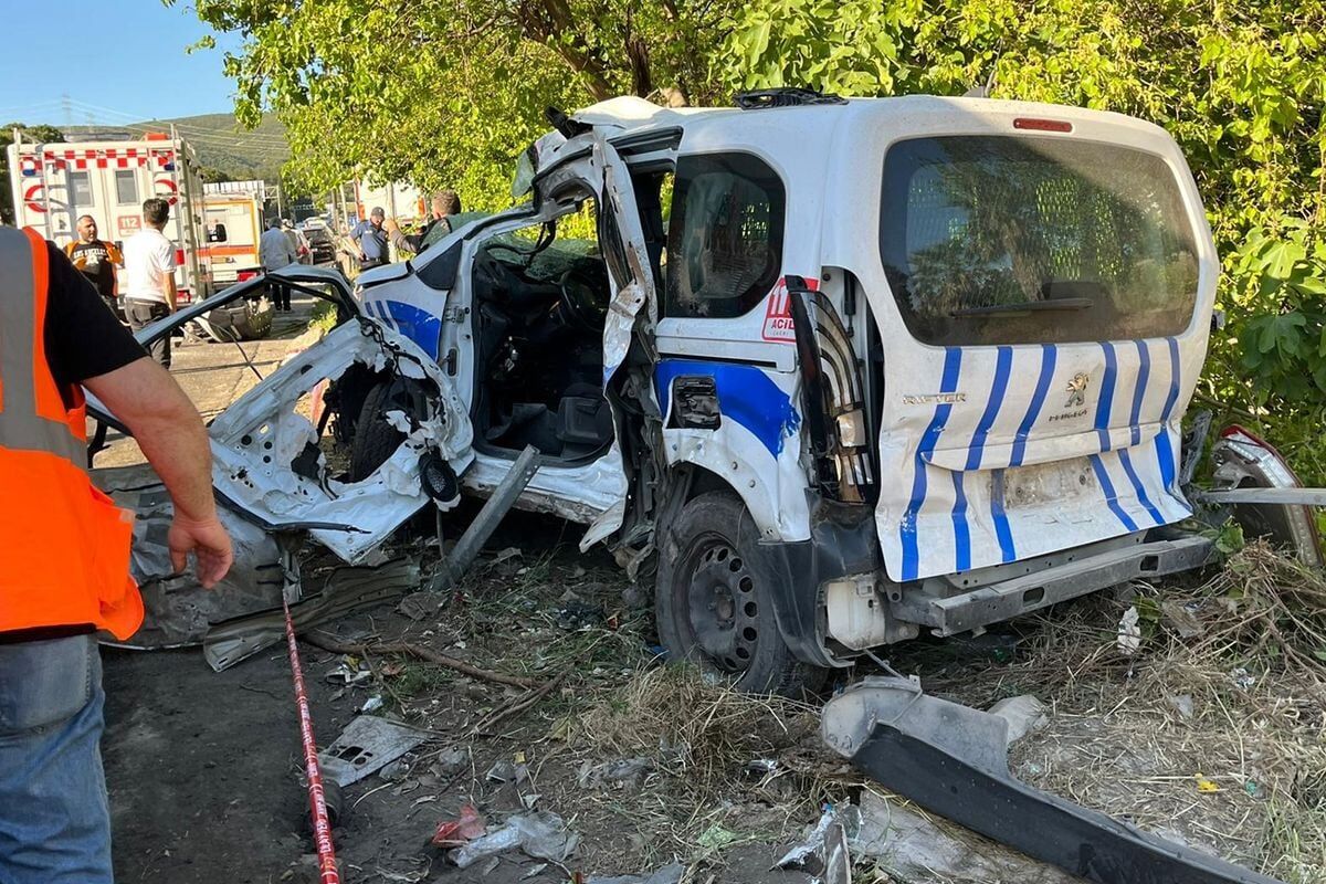 Izmirin Bornova Ilcesindeki Zincirleme Kazada 1 19791450 1550 Amp