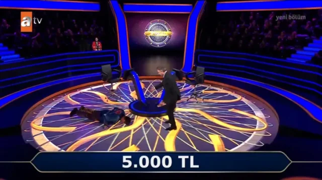 Japon Yarismaci Yere Kapandi O 19711735 2439 3 M