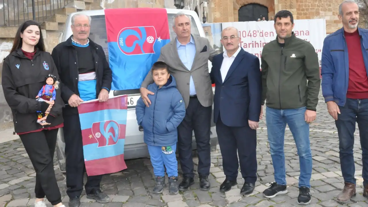 Kardes Sehir Marasta Dogustan Fanatik Trabzonsporlu Resim Ogretmeni
