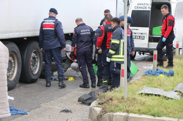 Kazada Annesinin Kucagindan Yo 19777108 3716 1 M