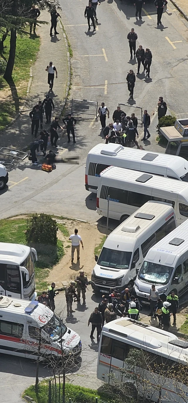 Konsolosluk Onundeki Catismada 19727834 2765 1 M