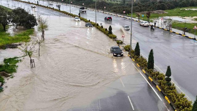 Kuvvetli Yagisin Etkili Oldugu Antakya Da Egi 2 19734563 O