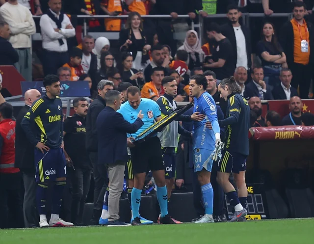 Milyonlarca Fener Taraftarinin 84Bfa94A7D 1633 1 M