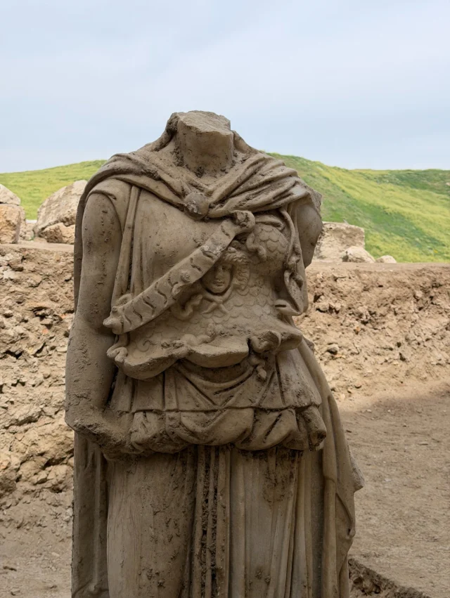 Molozlarin Icinden Tarih Fiski 19775784 1581 2 M