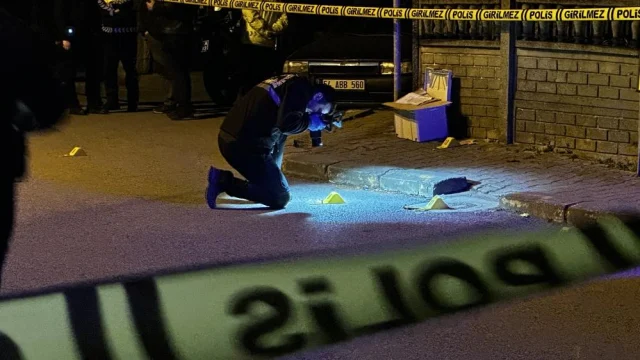 Polisle 3 Sokak Boyunca Catist 19753634 7996 2 M