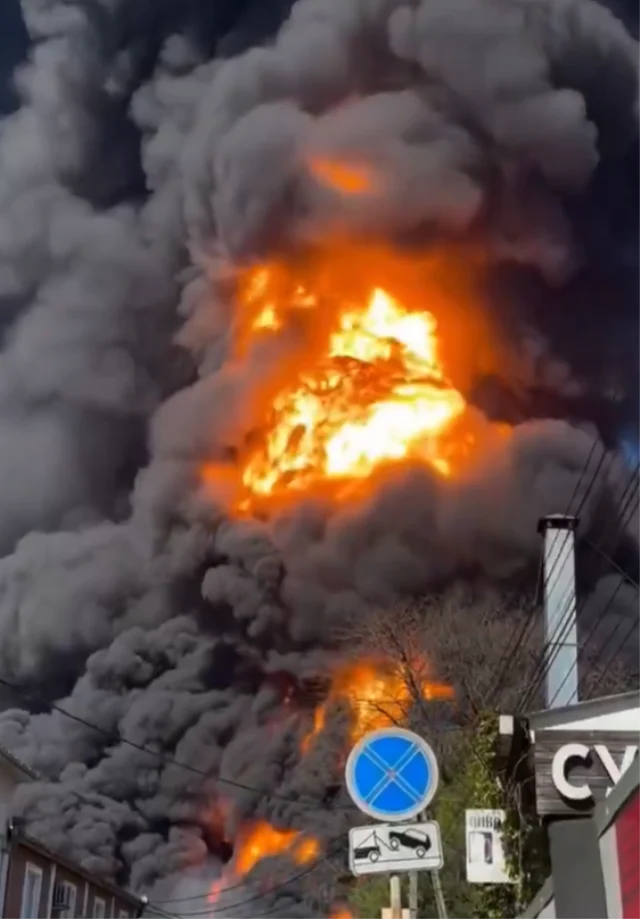 Rus Petrol Rafinerisi Yangini 507B61E2Bc 5884 1 M